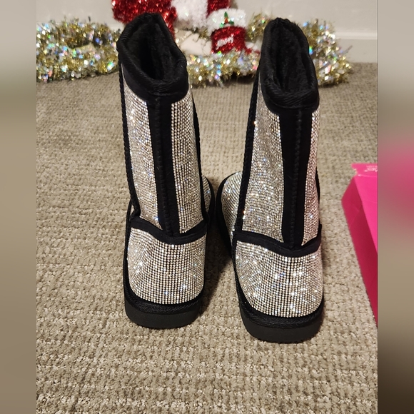 Shoe dazzle Women fuzzie dazzler boots - Picture 7 of 10